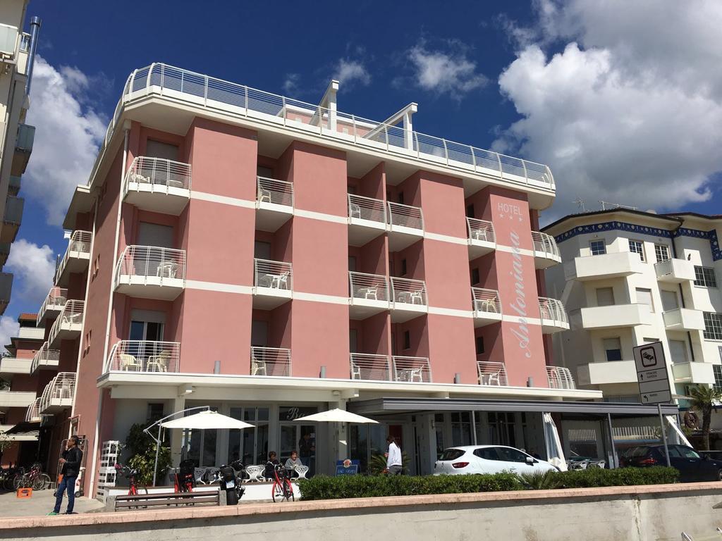 Hotel Antoniana Каорле Экстерьер фото