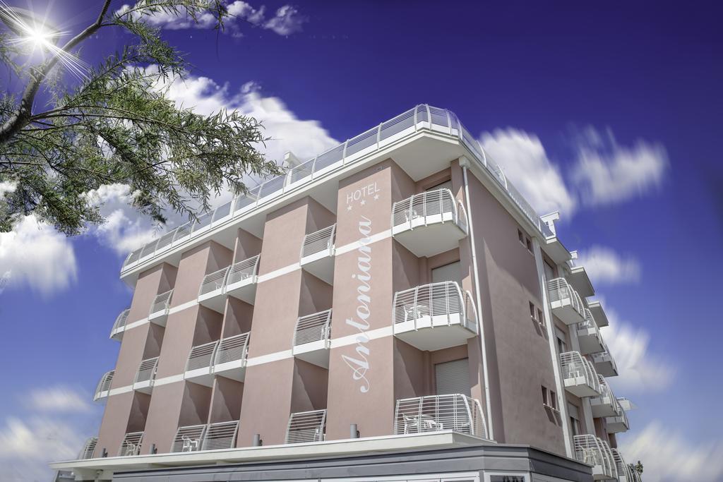 Hotel Antoniana Каорле Экстерьер фото