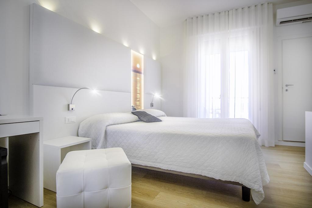 Hotel Antoniana Каорле Экстерьер фото